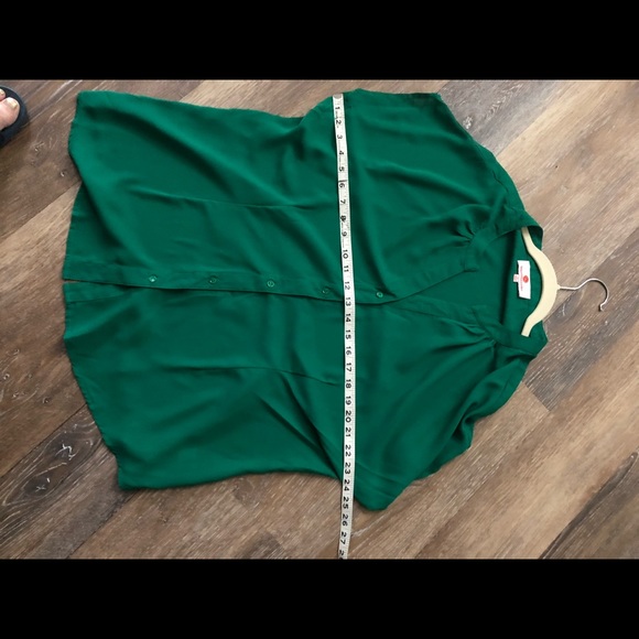 Green Blouse SZ 1X short Sleeve Blouse PRETTY - Picture 4 of 4